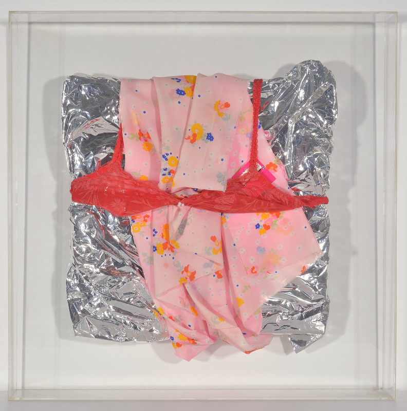 Boléro, textiles dans boite plexi
