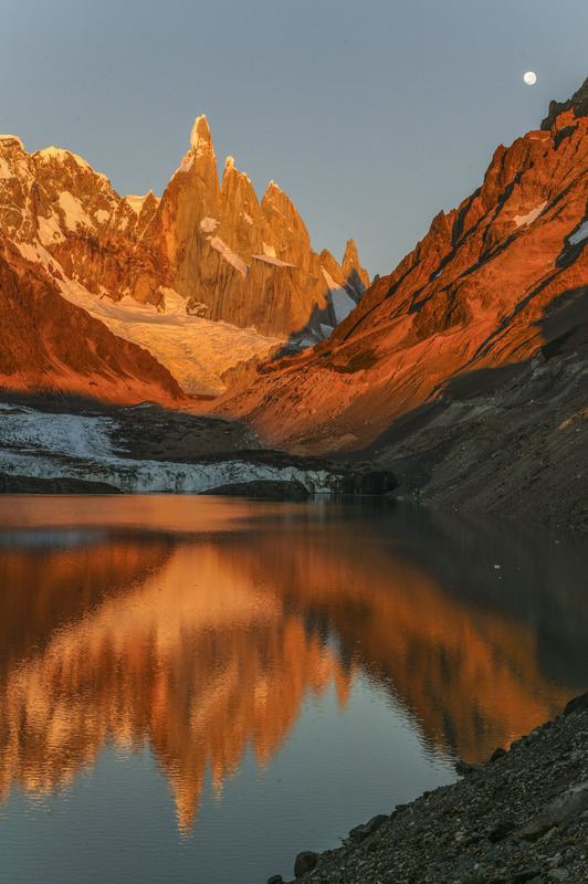 Le CERRO TORRE au petit  matin / ARGENTINE