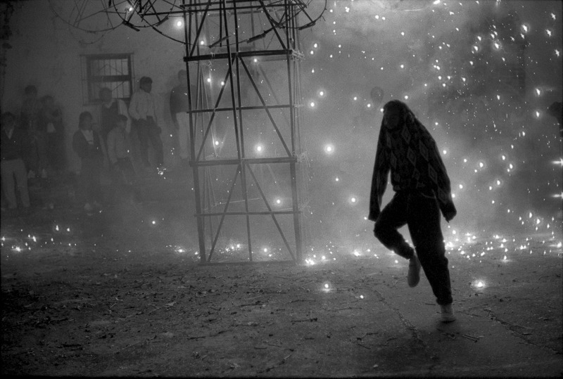 Castillo en el barrio del Niño Jesus /  Feux d'artifice dans le quartier de l'Enfant Jesus